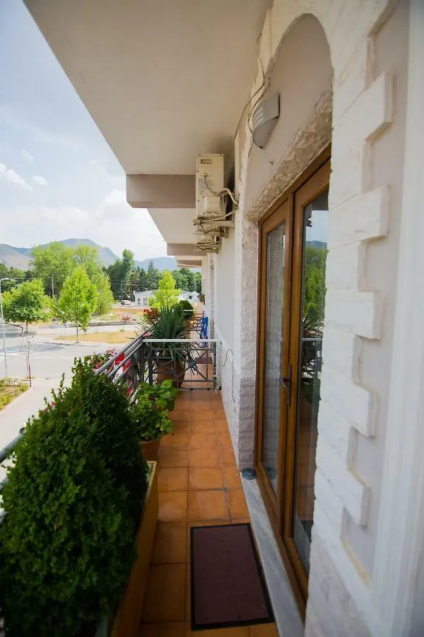 Dea Hotel 2002 3*, Korce