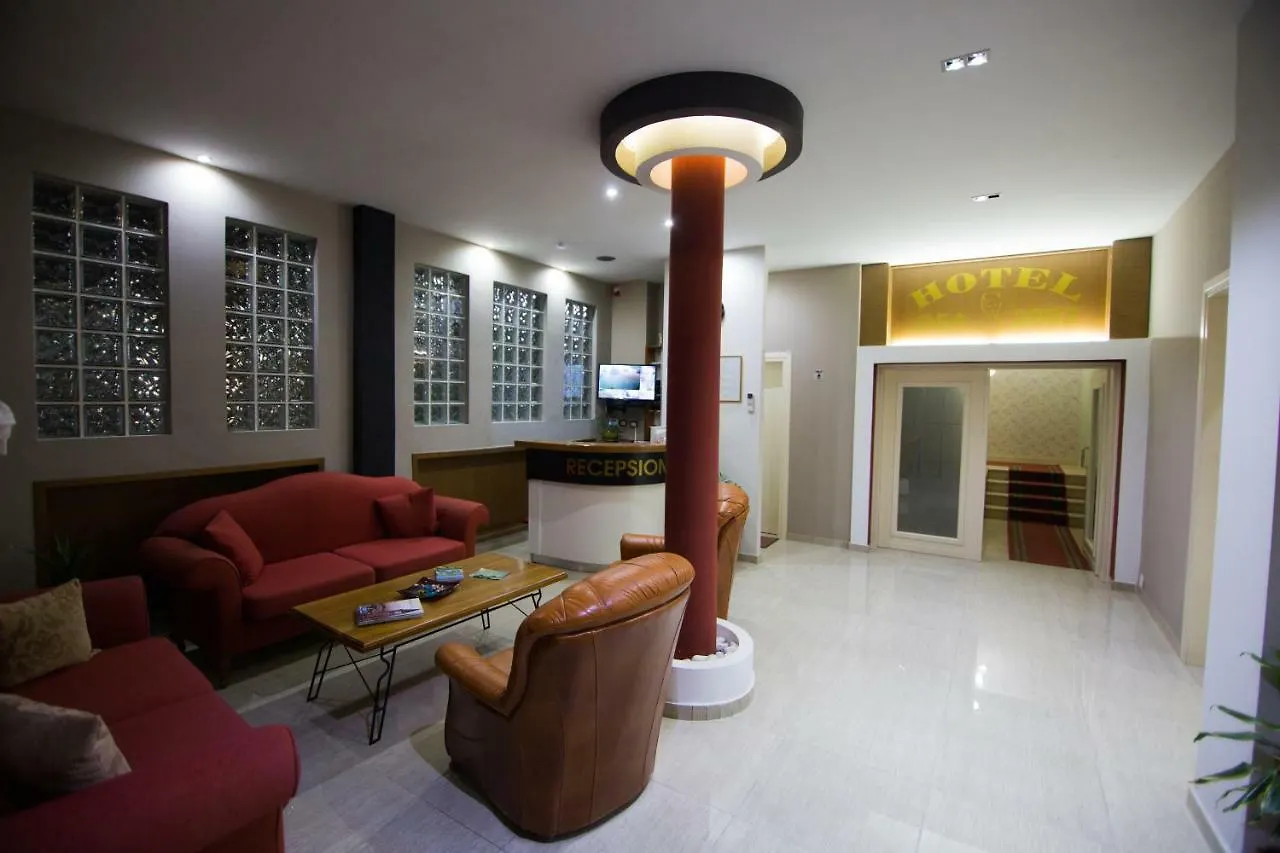 Dea Hotel 2002 Korce 3*,