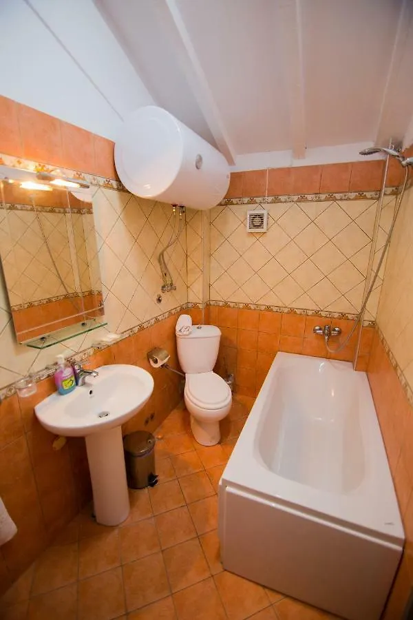 Dea Hotel 2002 Korce